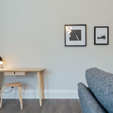 Stylish Stirling Apartment - Free Parking Exterior photo