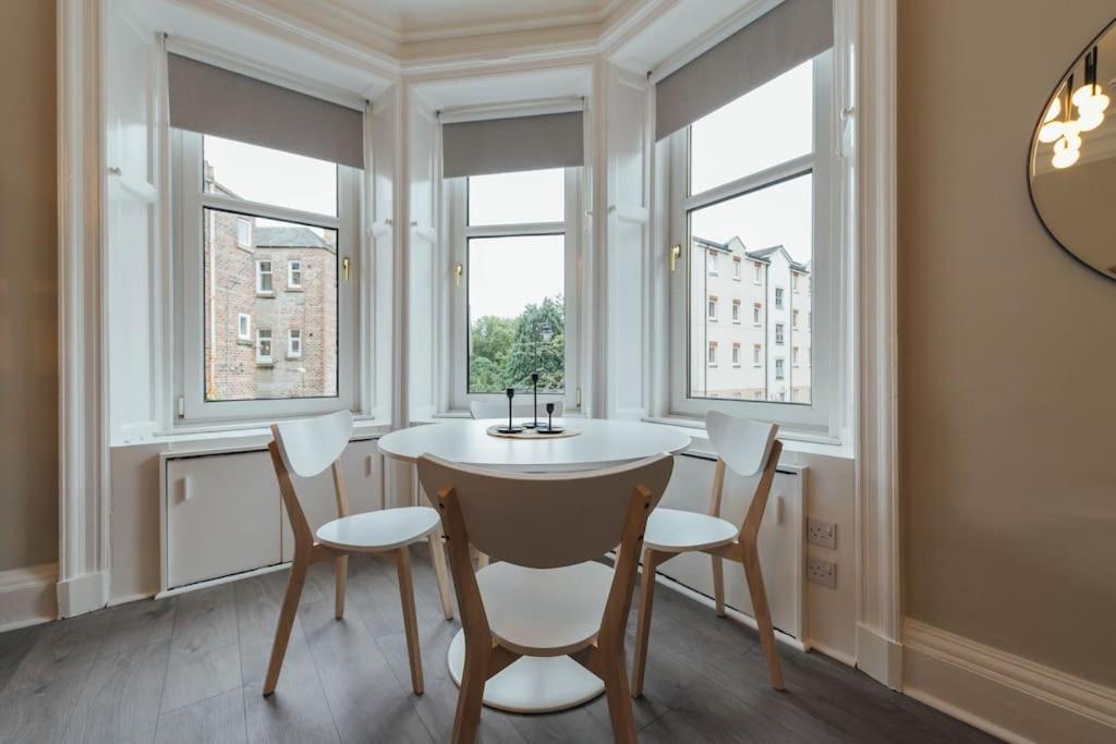 Stylish Stirling Apartment - Free Parking Exterior photo