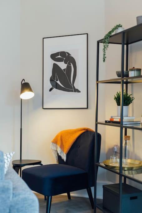 Stylish Stirling Apartment - Free Parking Exterior photo