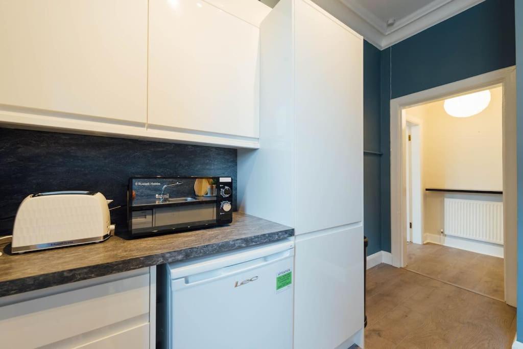 Stylish Stirling Apartment - Free Parking Exterior photo