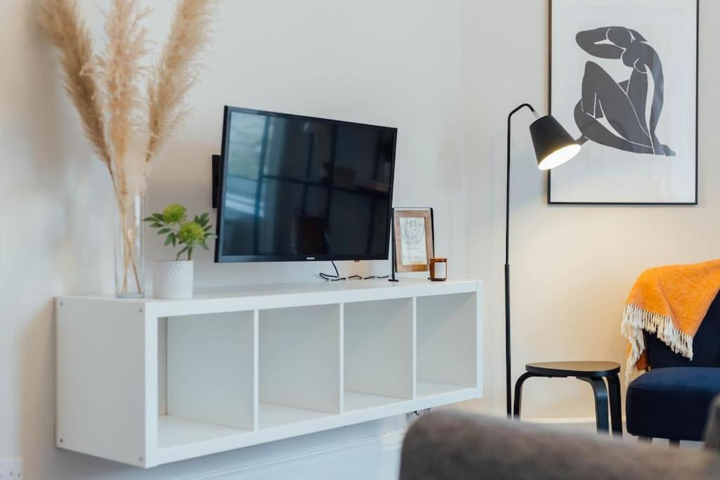 Stylish Stirling Apartment - Free Parking Exterior photo