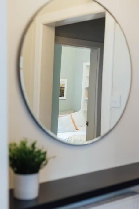 Stylish Stirling Apartment - Free Parking Exterior photo